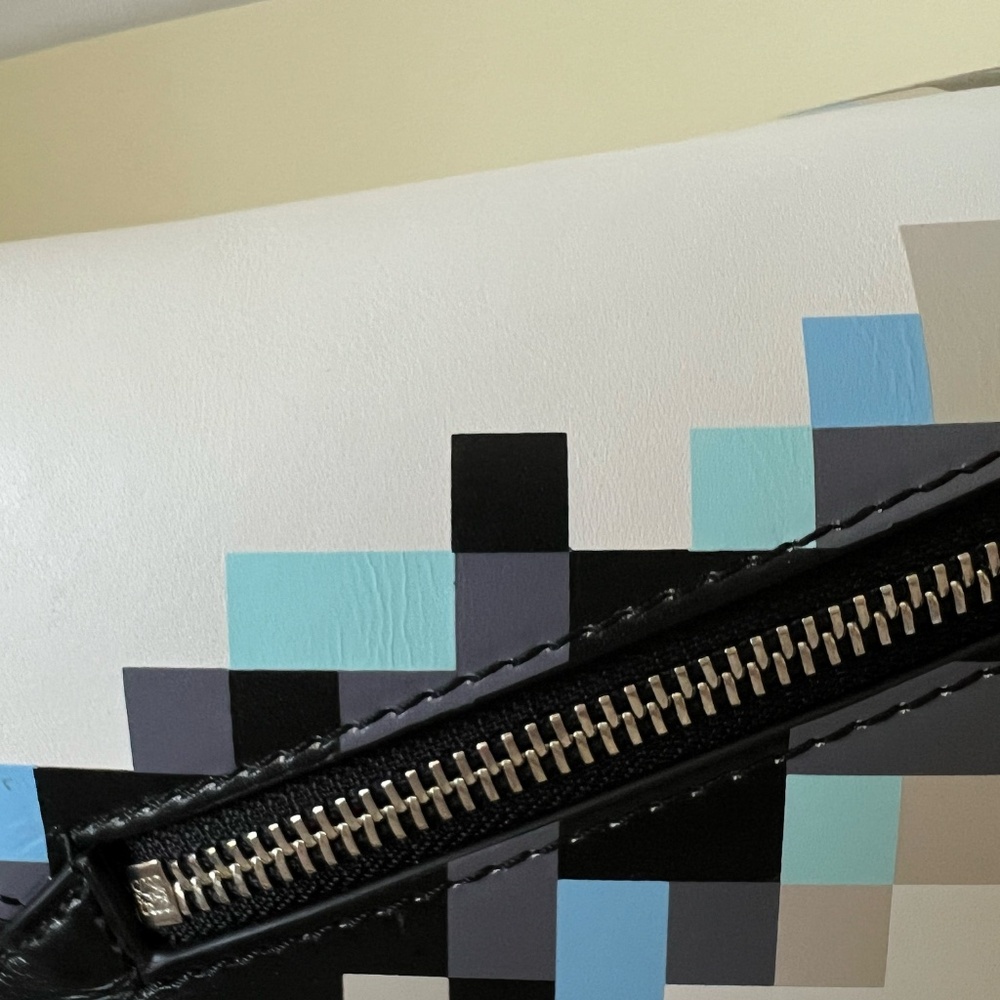 Loewe Small Edge Puzzle from the Pixel Collection - Picture 5 of 9